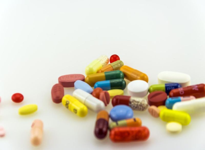 Coloured capsules and tablets
